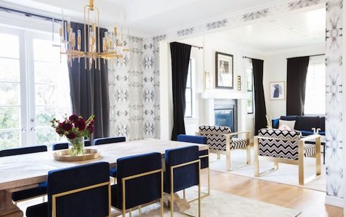 soggiorno e sala da pranzo con mobili in stile Hollywood regency