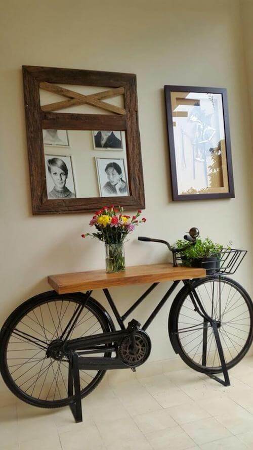tavolo ricavato da una vecchia bicicletta