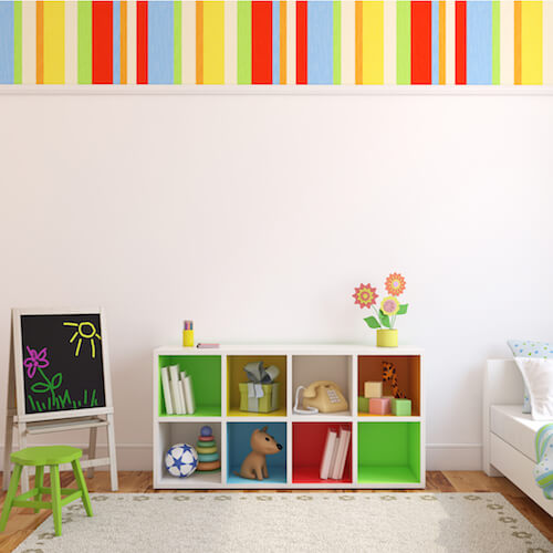 camera dei bambini con risorse decorative colorate