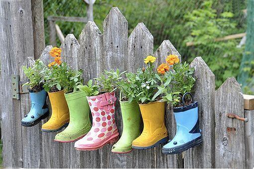 Stivali ad pioggia per piantare le piante
