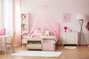 Camera per bambina decorata in rosa chiaro