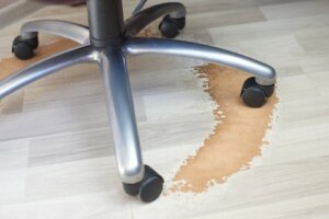 Come evitare l'usura del pavimento dovuta allo sfregamento delle sedie