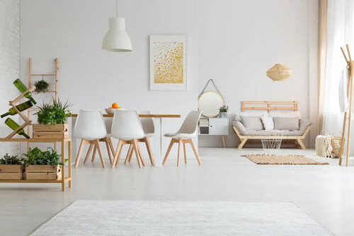 soggiorno minimalista in bianco e legno