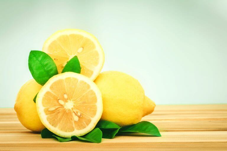 庭にレモンを植えて育てるための5つのステップ　種を蒔く