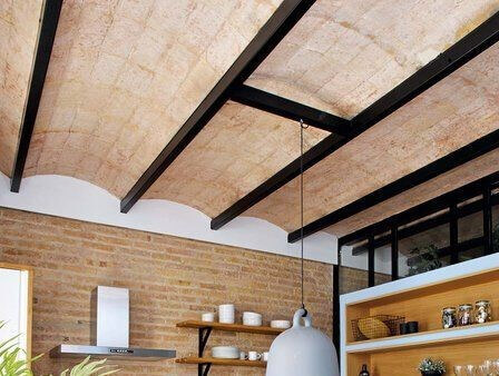家をエレガントにするアーチ型の天井