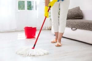 掃除　長い休暇から家に戻った後の清掃作業：何をすべき？