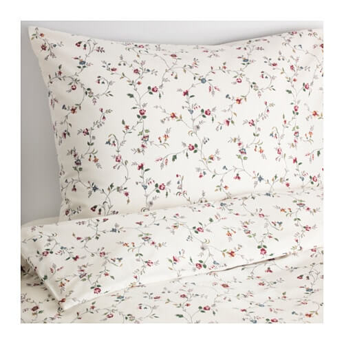 이케아에서 구매할 수 있는 꽃 모티브 침대보