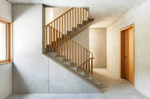 심플한 시멘트 계단은 다양한 스타일의 인테리어에 환상적으로 어우러진다.
