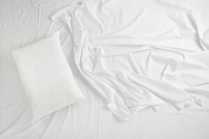 하얀 침대 시트