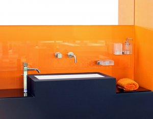주황색 장식: 벽과 가구