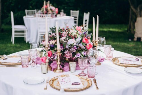 Gedekte tafel voor een bruiloft