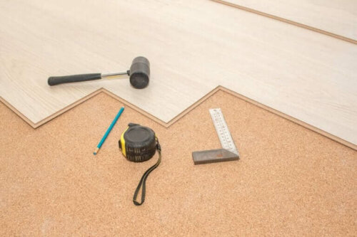 Wat is praktischer: een houten vloer of tapijt?