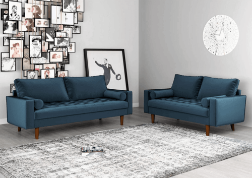 Witte woonkamer met blauwe meubels