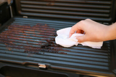 Hoe maak je je barbecue schoon?