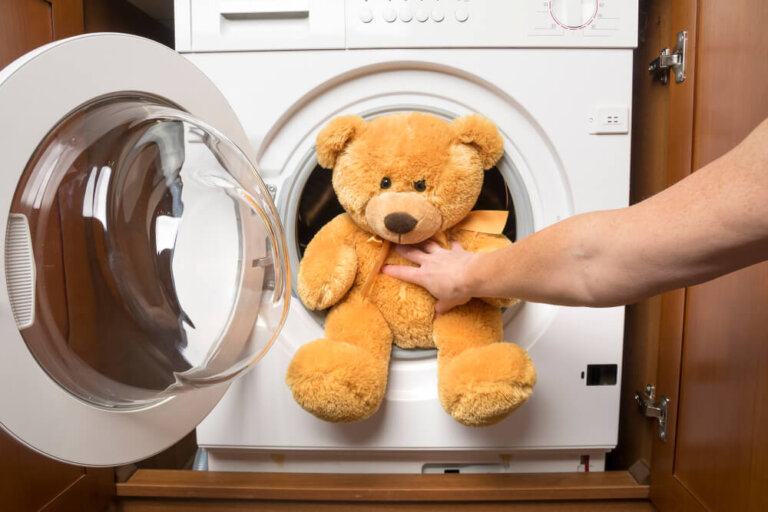Speelgoed van je kinderen wassen zonder het te beschadigen