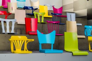 5 ideias para decorar com cadeiras de diferentes estilos