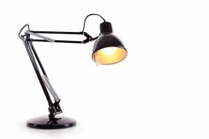 4 ideias de luminárias de mesa para o seu escritório