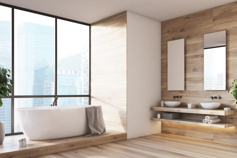 Pinho natural: pisos de madeira para o banheiro