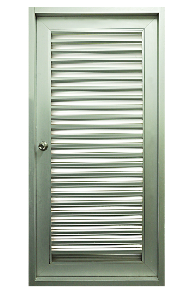 As portas com ventilacao são usadas em ambientes em que a entrada de ar é necessária