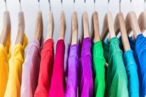 Como manter o seu guarda-roupa organizado