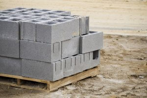Mesa de cabeceira com blocos de concreto