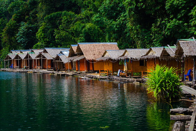 Cabanas flutuantes na Tailândia