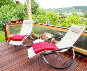 Cadeiras de balanço fantásticas para o seu terraço