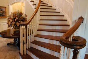 Corrimãos de madeira para as escadas da sua casa