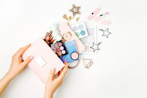 Cinco dicas para criar um organizador de maquiagem