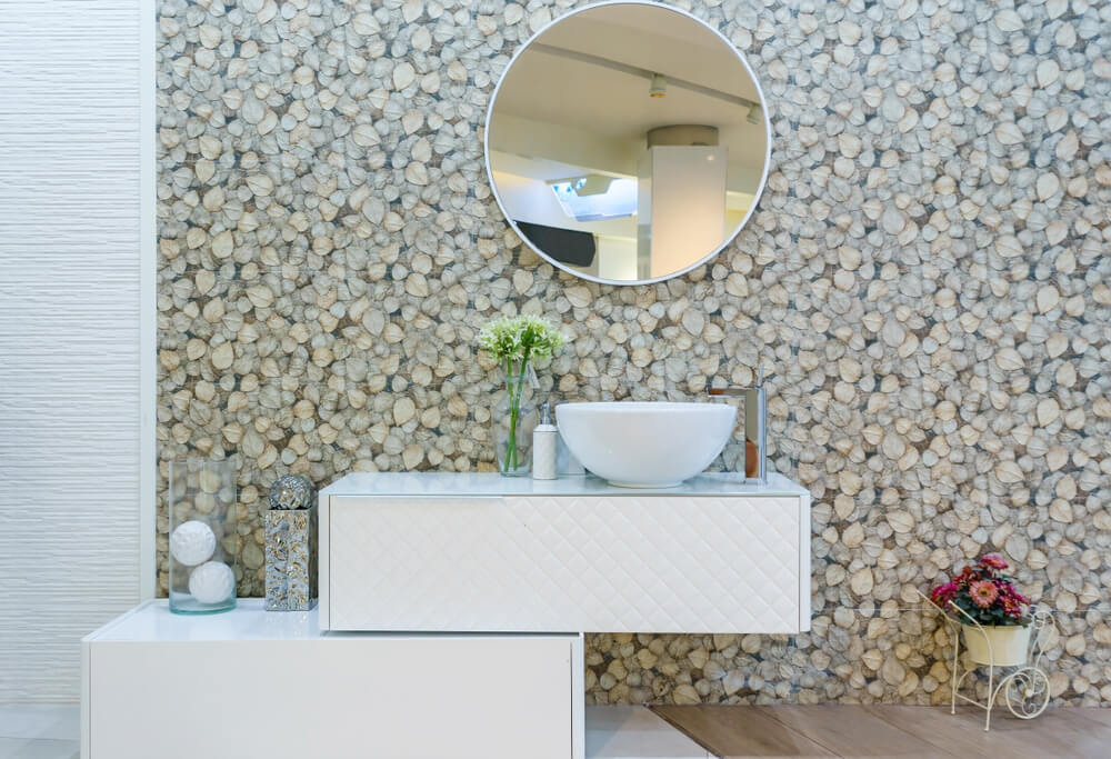 Revestir um banheiro com papéis de parede resistentes à umidade