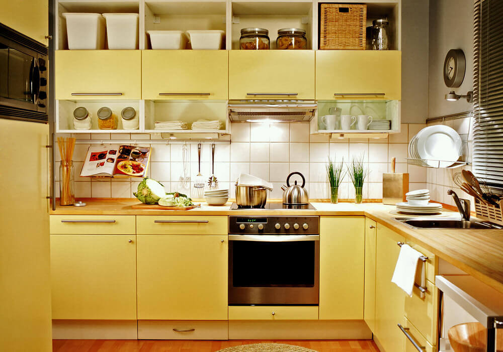 Leve a iluminação da sua cozinha monocromática em consideração