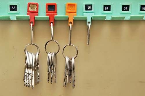 Organizar e guardar suas chaves de acordo com sua frequência de uso