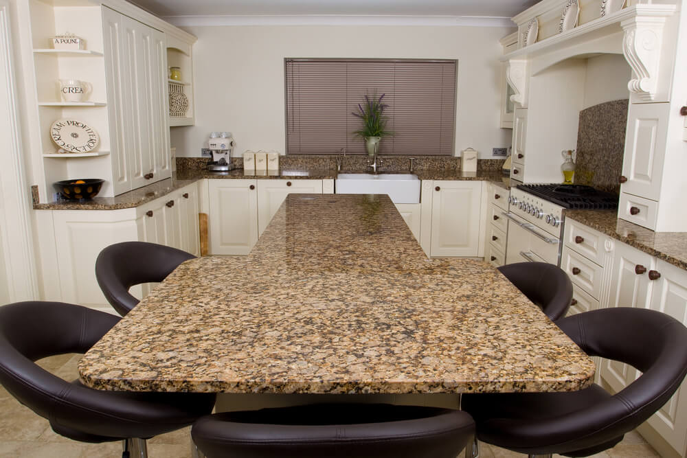 bancada de cozinha com superfície de granito personalizada