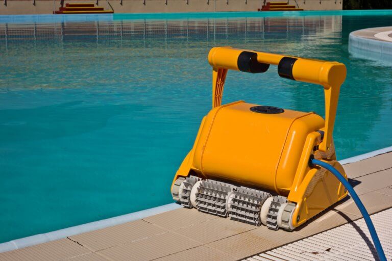 O robô para limpar piscinas pode ser programado