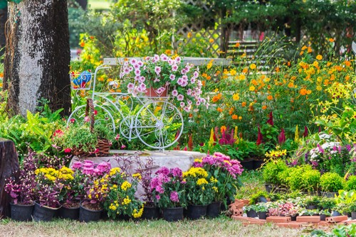As ideias de paisagismo para o seu jardim também podem ter inspirações românticas