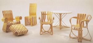 Os móveis de Frank Gehry, uma exploração desconstrutivista