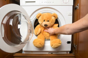 Lave os brinquedos dos seus filhos sem danificá-los