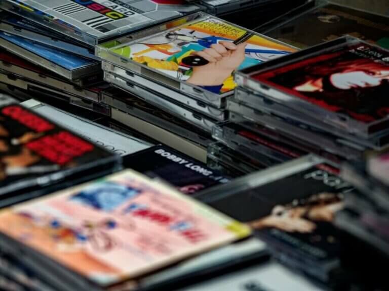 Conheça algumas formas de organizar os CDs em casa