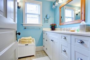 temiz ve düzenli bir banyo ve banyo temizliği