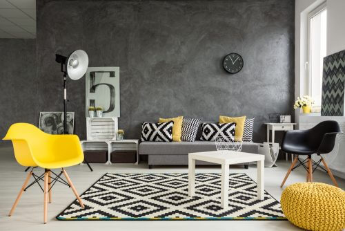 gri siyah ve sarı oturma odası