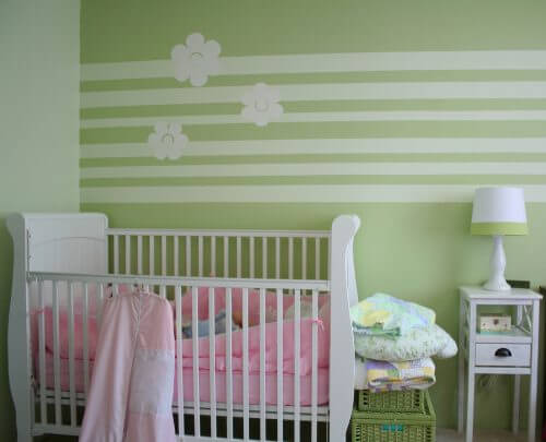 tek renkli bebek odası yeşil