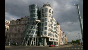Frank Gehry mimarisine bir örnek de dans eden bina