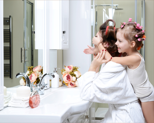 How to Give Your Bathroom a Touch of Femininity
