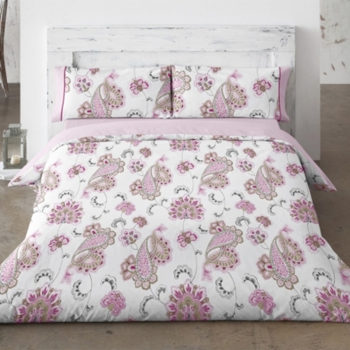 Duvet cover with flowers.