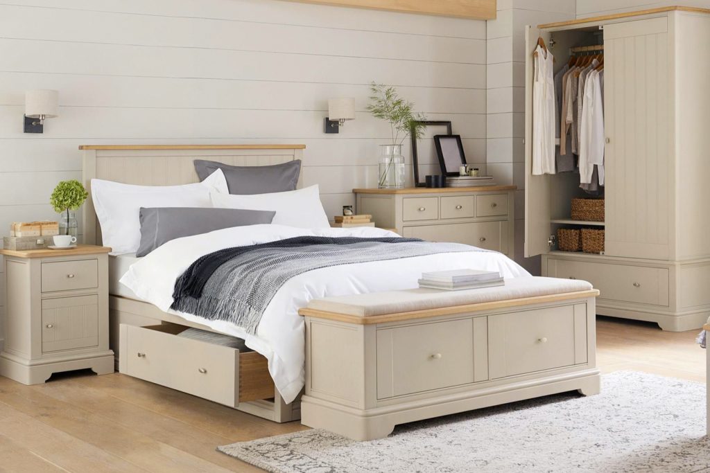 How to Make the Foot of Your Bed a Functional Decor Element