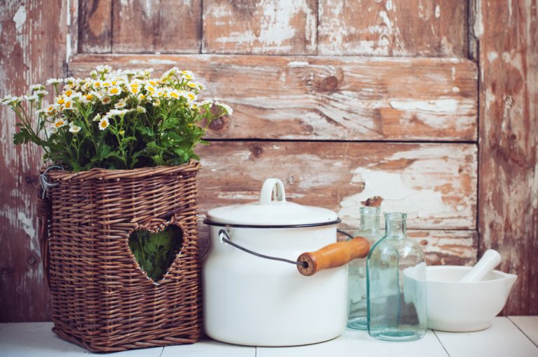 DIY: 7 Ideas for Decorating with Flowers