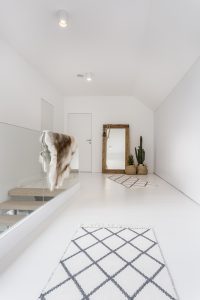 3 Ideas for Decorating Narrow Hallways