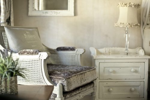 Shabby chic mixes old and new furnishings