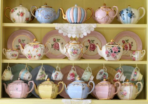 Teapots and teacups in pastel colors can add to a shabby chic style