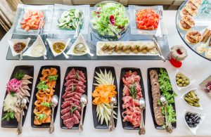 How to Arrange the Perfect Buffet Table at Home